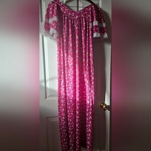 Pink Floral Off-Shoulder nightgown